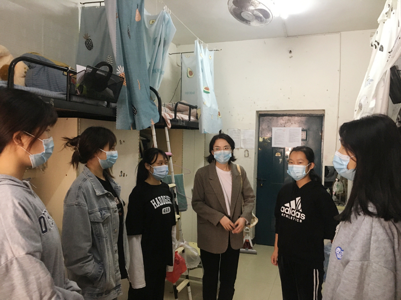 2班主任下沉宿舍.jpg