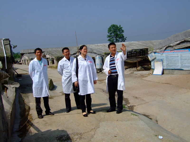 1765180061568043127.jpg 胡辉院长深入芷民丰公司进行技术指导.jpg